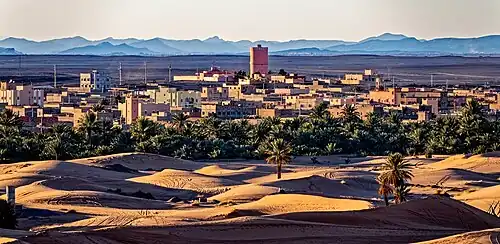 Silhouette des Nachbarortes Hassilabied