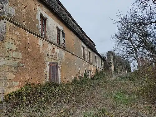 Manoir und zerfallenes Château de l'Age aus dem 18. Jahrhundert