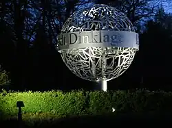 „Mutkugel“ der Kardinal von Galen Stiftung auf dem Kreisverkehr Lohner Straße/Dinklager Ring