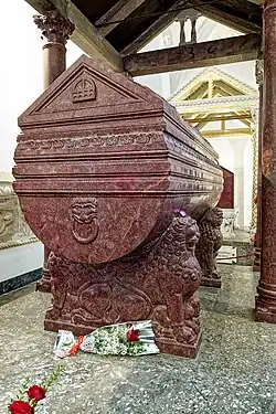 Die Grabmäler Friedrich II. und Rogers&nbsp;II. im Dom von Palermo