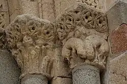 Kapitelle des Südportals