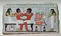 Grabstele des Beamten Amenemhet aus dem Mittleren Reich, dargestellt mit Frau, Sohn und Schwiegertochter