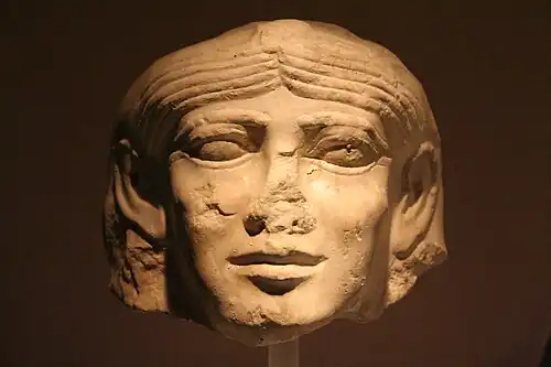 Kopf der Statue einer Königin