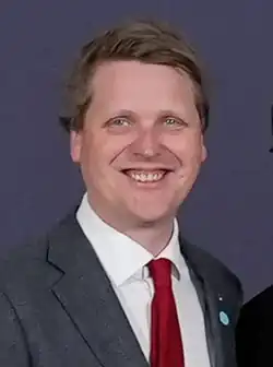 Schwarz-Weiß-Foto eines Mannes