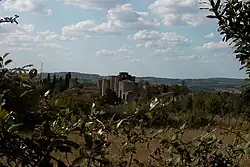 Apsis der Kirche Saint-Sigismond und Burganlage