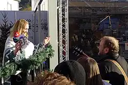 Gabi Hiller während eines Interviews