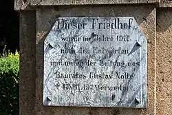 Hinweistafel zur Friedhofserweiterung 1917 nach Plänen von Stadtbaumeister Gustav Nolte
