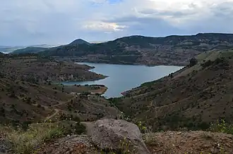Blick auf den Stausee auf dem Weg von Karakocan (Elazığ) nach Yayladere (Bingöl) kurz nach dem Wasserkraftwerk
