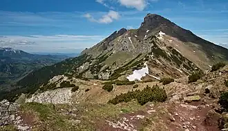 Der Berg vom Weg zum Sattel Kopské sedlo aus gesehen