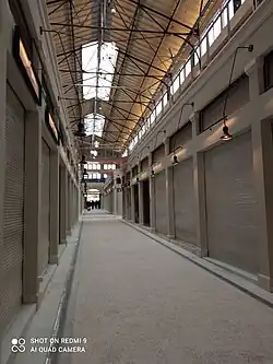 Der Mittelgang im Gebäude (nach der Sanierung)