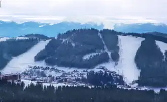 Blick auf das Skigebiet von Bukowel mit dem Dowha
