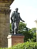 Barclay-de-Tolly-Denkmal (1837 mit Steinmetz Samson Suchanow, Architekt Wassili Stassow) vor der Kasaner Kathedrale, St. Petersburg[2]