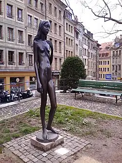 Clementine von 1974 auf der Place du Bourg-de-Four. Von Heinz Schwarz (1920–1994), Bildhauer, Maler