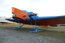 Für den Arktiseinsatz mit geschlossenen Kanzeln und Skifahrwerk ausgerüstete ANT-4