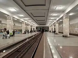 Rettungsgraben zwischen Fahrgleisen (Partisanskaja, Moskau)