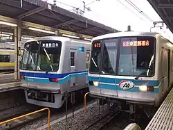 Züge der Tōzai-Linie in Nakano