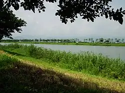 Am Flussufer des Dongshan