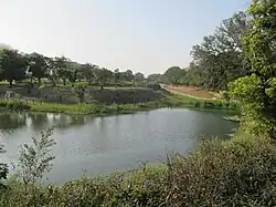 Long-Houfeng-Teich (龍喉鳳, Lóng Hóufèng) im alten Hafen