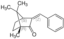 Strukturformel von (Z)-(1S,4R)-3-Benzylidencampher