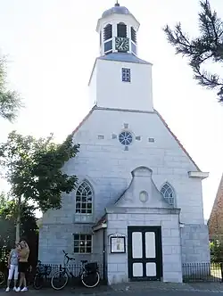 Alte Kirche im Dorf De Koog