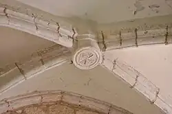 Kreuzrippengewölbe mit Schlussstein