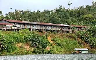 Langhouse der Ureinwohner im Batang Ai Nationalpark