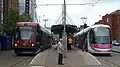 T-69 Nr. 16 und Urbos 3 Nr. 20 an der ehemaligen Endstation Wolverhampton St. George’s (Juni 2014)