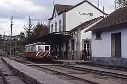 Bahnhof Amarante mit Dieseltriebwagen der CP-Baureihe 9100