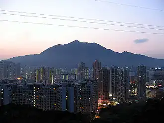Castle Peak – im Vordergrund Tuen Mun, 2005