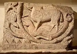 Das Lamm Gottes besiegt den Lindwurm; Rest eines Tympanons, um 796