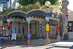 Die „Hundertwasser toilets“ – das letzte Bauwerk Friedensreich Hundertwassers