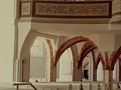 Unter der Nonnenempore, links Blick ins Südseitenschiff