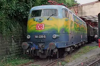 103 220 in der Farbgebung für den DB-Touristikzug