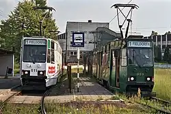 Wagen des Typs 105Na als Linie 1 in der Schleife Kucelin