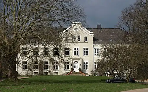 Herrenhaus des Guts Bossee (Vermutl. zweite Hälfte 18. Jh. – Kellergewölbe um 1400)