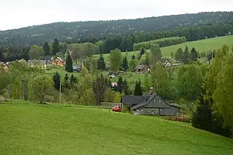 Blick von Střední Smržovka zum Schwarzbrunn