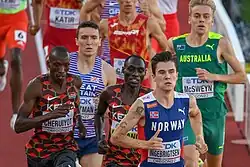 In einem schnellen 1500-Meter-Rennen formierte sich das Feld hier zum&nbsp;Finish