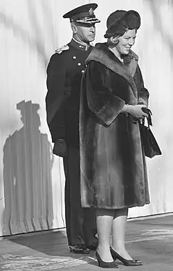 Beatrix der Niederlande im Phantom-Bibermantel (1964)