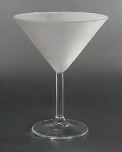 Mittels CO2-Gläserfroster gekühltes Martiniglas