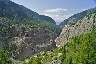 Massaschlucht mit Hängebrücke.