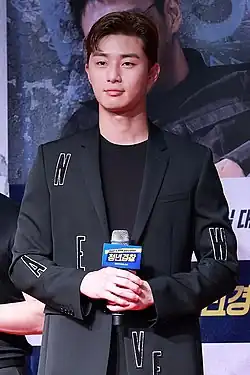 Park Seo-joon bei einer Pressekonferenz zu „Midnight Runners“ (2017)