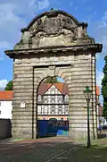 Das nach dem Zweiten Weltkrieg quer zur Straße Roßmühle versetzte Marstalltor