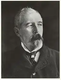 Zeitgenössisches Portrait, Fotografie in schwarz-weiß