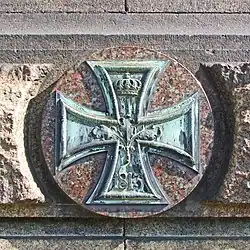 Eisernes Kreuz am Sockel (2016)