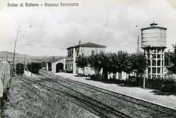 Station Saline di Volterra in den 1930er-Jahren mit Zahnradlokomotive auf Gleis 3 (links) und Wasserturm