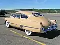 Flugzeuglook mit Heckflossen: Cadillac Series 62 Coupé (1948)