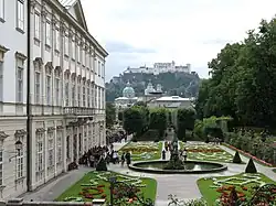 Kleine Gartenachse mit Pegasusbrunnen