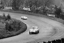 1000-km-Rennen auf dem Nürburgring 1962; hinten der von Chris Lawrence gemeldete Elva MK.VI