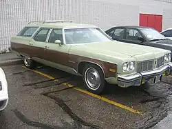 Oldsmobile Custom Cruiser (1974)