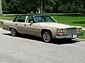 Ab 1977 kürzer und leichter: Cadillac DeVille (hier: Die Version von 1980)